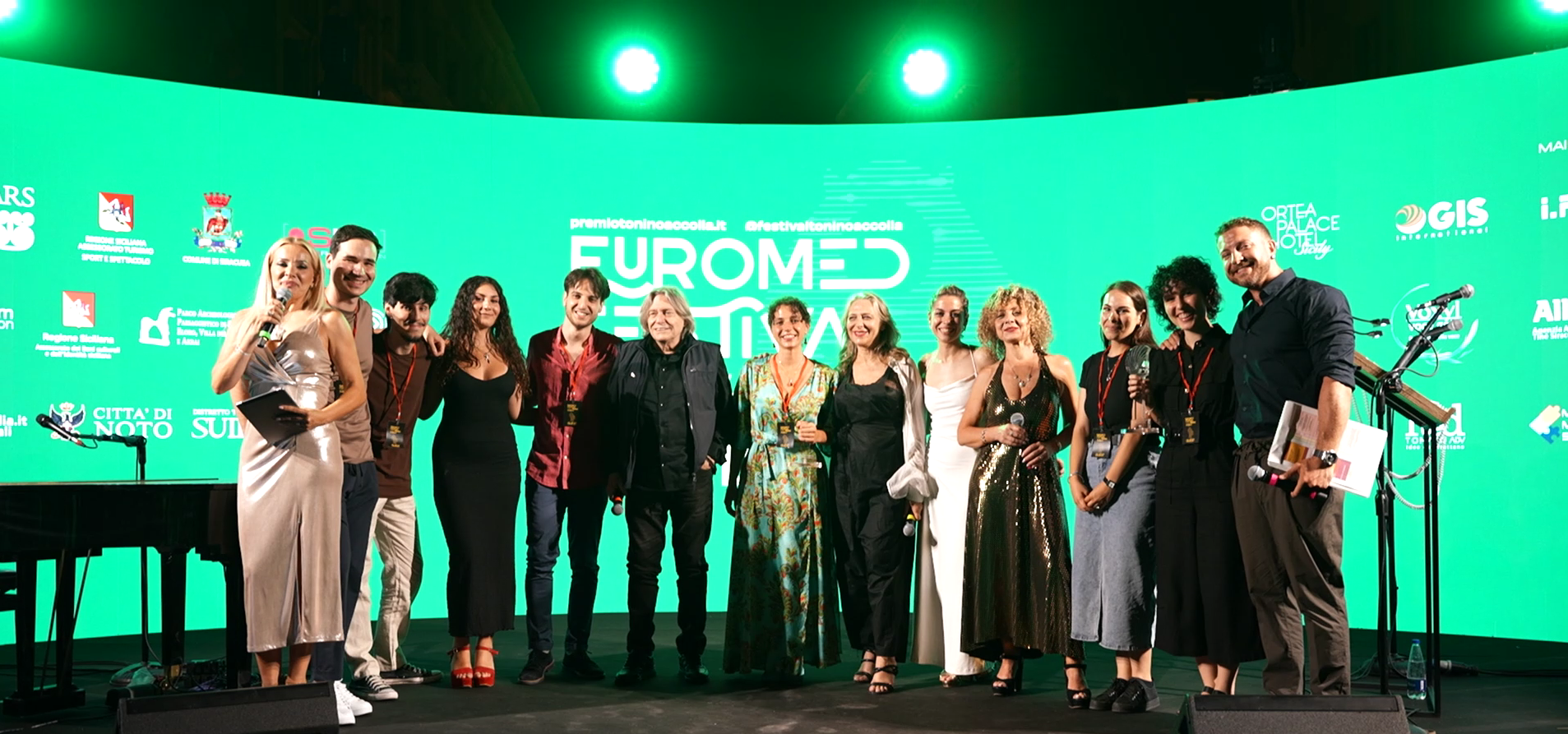 eael-fg-video-play-icon